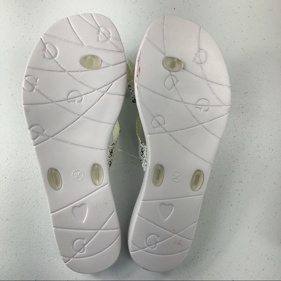 New Guess white slippers size 35 (#30) - Picture 8 of 8